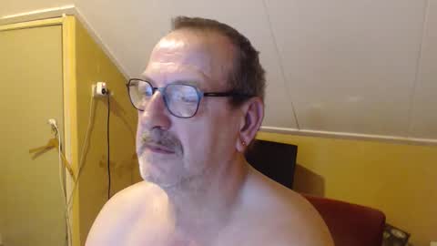 Snapshot of destelp chatting on 10-04-25, 09:46 destelp online show from 10-04-25, 09:46