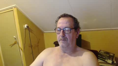 Snapshot of destelp chatting on 11-29-25, 11:30 destelp online show from 11-29-25, 11:30