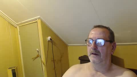 Snapshot of destelp chatting on 12-19-25, 07:10 destelp online show from 12-19-25, 07:10