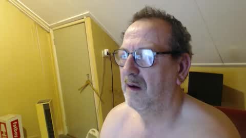 Snapshot of destelp chatting on 02-08-26, 11:08 destelp online show from 02-08-26, 11:08