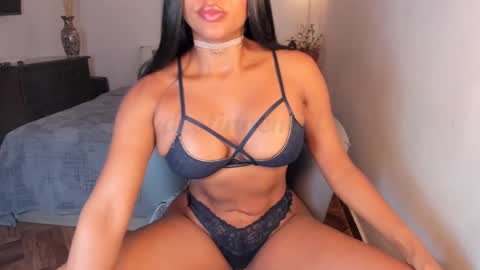 Destinne Mill online show from 01-11-25, 02:47