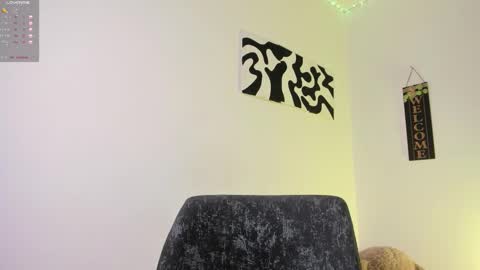 Snapshot of desty_y chatting on 09-11-25, 04:23 desty_y online show from 09-11-25, 04:23