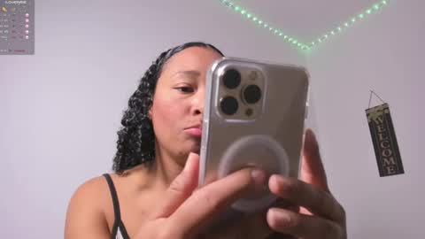 Snapshot of desty_y chatting on 10-05-25, 04:27 desty_y online show from 10-05-25, 04:27