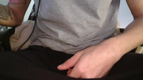 Snapshot of deux139 chatting on 12-08-24, 09:02 Ricardo online show from 12-08-24, 09:02