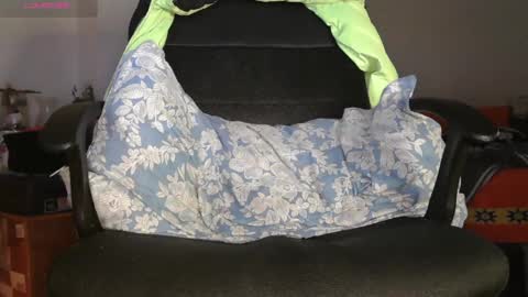 Snapshot of deux139 chatting on 12-14-24, 06:35 Ricardo online show from 12-14-24, 06:35