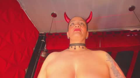 Snapshot of devil_taylorx chatting on 09-26-25, 02:32 devil_taylorx online show from 09-26-25, 02:32