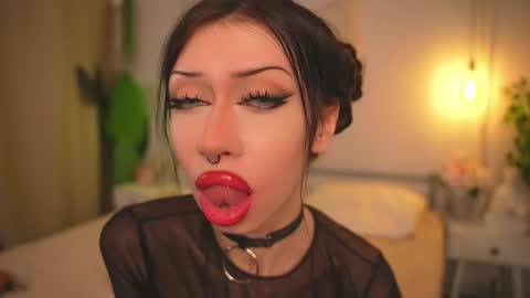 Snapshot of devilss_toy chatting on 10-09-25, 04:05  CIBELLE  online show from 10-09-25, 04:05
