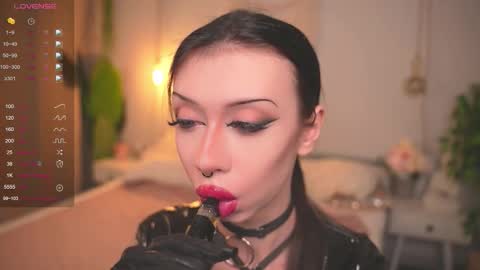 Snapshot of devilss_toy chatting on 10-13-25, 04:18  CIBELLE  online show from 10-13-25, 04:18