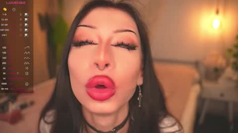 Snapshot of devilss_toy chatting on 10-20-25, 04:07  CIBELLE  online show from 10-20-25, 04:07