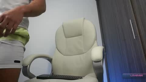 Snapshot of devin_hunter chatting on 01-13-26, 01:33 Devin Hunter online show from 01-13-26, 01:33