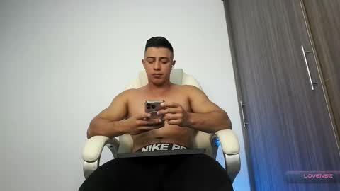 Snapshot of devin_hunter chatting on 01-14-26, 01:00 Devin Hunter online show from 01-14-26, 01:00