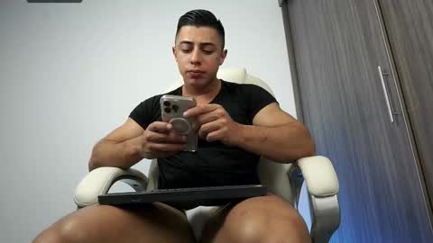 Snapshot of devin_hunter chatting on 01-18-26, 11:52 Devin Hunter online show from 01-18-26, 11:52