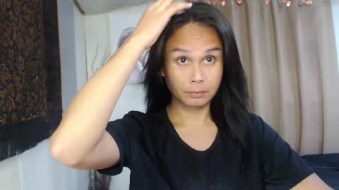 Snapshot of devine_g chatting on 12-16-24, 02:25 Igat online show from 12-16-24, 02:25