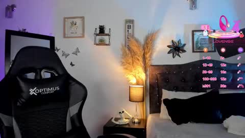 Snapshot of devlin_violet__ chatting on 09-16-25, 12:00 PaulaInsta paulacastellanos 1Pvt open online show from 09-16-25, 12:00