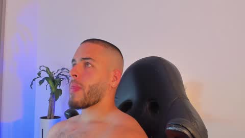 Snapshot of devoncollins chatting on 02-03-25, 11:58 Devon Collins Independent model online show from 02-03-25, 11:58