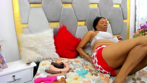 Snapshot of devorasexy2 chatting on 12-23-24, 02:07 Devora.. online show from 12-23-24, 02:07