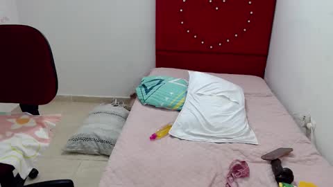 Snapshot of devorasexy2 chatting on 01-14-25, 05:01 Devora.. online show from 01-14-25, 05:01