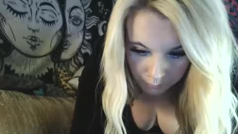 Snapshot of devyn_winter chatting on 09-30-25, 06:13 devyn winter online show from 09-30-25, 06:13