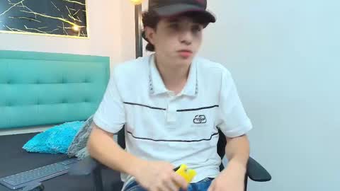 Snapshot of dia_fax18 chatting on 10-22-25, 08:30 online show from 10-22-25, 08:30