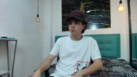 Snapshot of dia_fax18 chatting on 10-25-25, 09:42 online show from 10-25-25, 09:42