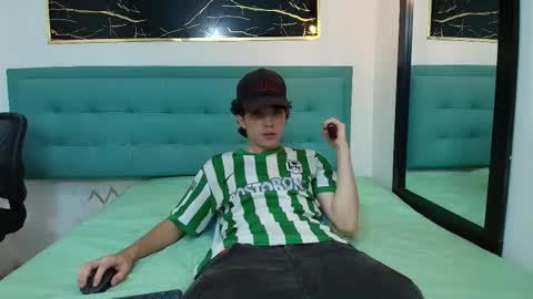 Snapshot of dia_fax18 chatting on 10-30-25, 08:20 online show from 10-30-25, 08:20