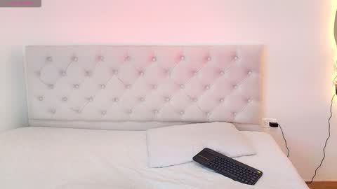 Snapshot of diamond__cherry chatting on 12-18-25, 12:33 Diamond online show from 12-18-25, 12:33