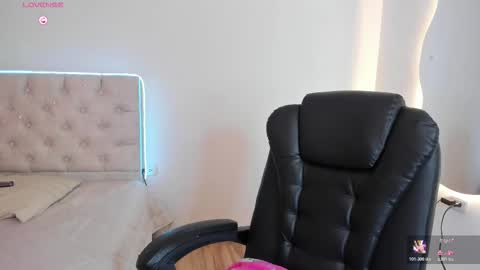 Snapshot of diamond__cherry chatting on 02-18-26, 01:51 Diamond online show from 02-18-26, 01:51