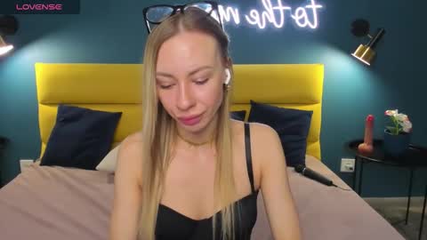 Diana  online show from 09-27-25, 01:32