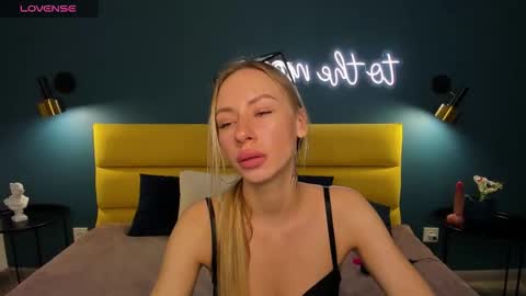 Diana  online show from 10-11-25, 01:38