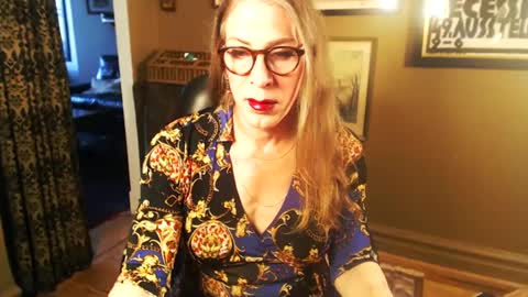 Snapshot of dianeroberts chatting on 10-07-25, 08:39 Diane Roberts-Tease and Humiliation online show from 10-07-25, 08:39