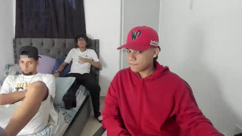 Snapshot of dick_master17 chatting on 11-10-25, 01:21 dick online show from 11-10-25, 01:21