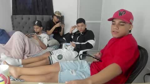 Snapshot of dick_master17 chatting on 11-11-25, 01:33 dick online show from 11-11-25, 01:33