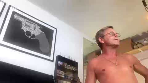 Snapshot of dickgiggler chatting on 10-15-25, 09:09 Sparkx online show from 10-15-25, 09:09