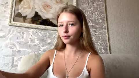 Mia 18 . online show from 02-15-26, 07:51