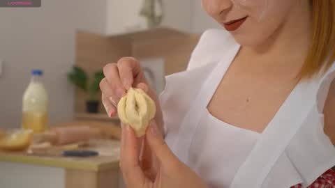 Snapshot of dietmountaindew_ chatting on 10-09-25, 08:29 Sophie online show from 10-09-25, 08:29