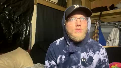 Snapshot of dilf_96 chatting on 01-09-26, 08:50 Daddy online show from 01-09-26, 08:50