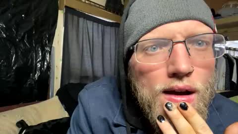 Snapshot of dilf_96 chatting on 01-10-26, 06:42 Daddy online show from 01-10-26, 06:42