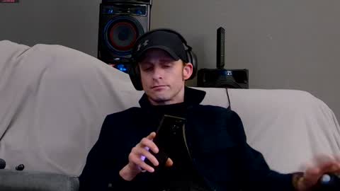 Snapshot of dilldough405 chatting on 12-27-24, 07:24 Dilldough405 online show from 12-27-24, 07:24