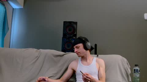 Snapshot of dilldough405 chatting on 12-28-24, 10:02 Dilldough405 online show from 12-28-24, 10:02