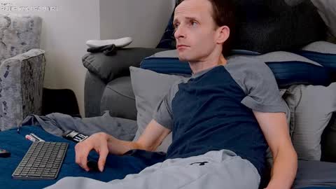 Snapshot of dilldough405 chatting on 10-25-25, 05:37 Dilldough405 online show from 10-25-25, 05:37