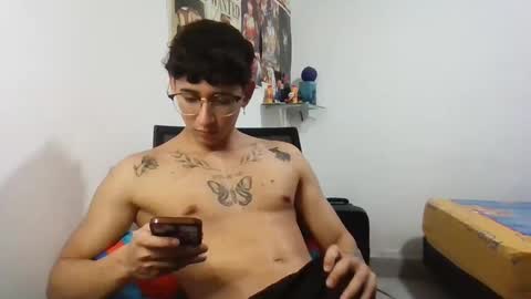 Snapshot of dillom420 chatting on 01-31-25, 04:03 dillom420 online show from 01-31-25, 04:03