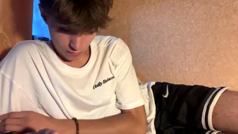 Snapshot of dimamozaev400 chatting on 09-23-25, 01:25 Dima online show from 09-23-25, 01:25