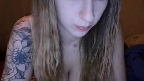 Snapshot of dimepiecexxx chatting on 03-12-25, 10:26 Sofie online show from 03-12-25, 10:26