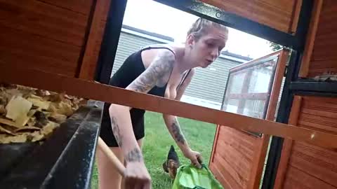 Snapshot of dimepiecexxx chatting on 09-28-25, 11:21 Sofie online show from 09-28-25, 11:21