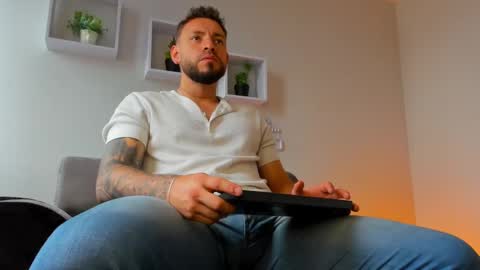 Snapshot of dimitri_master chatting on 10-06-25, 08:17 Angel Dimitri online show from 10-06-25, 08:17