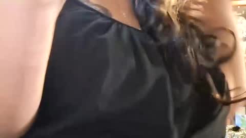 Snapshot of dinokat69 chatting on 10-17-25, 03:14 Dinokat online show from 10-17-25, 03:14