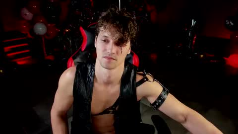 Snapshot of dirty_boss chatting on 10-19-25, 03:01 dirty_boss online show from 10-19-25, 03:01