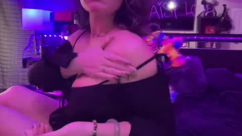 Snapshot of dirtygirldaisy chatting on 01-28-25, 03:04 Daisy Love online show from 01-28-25, 03:04