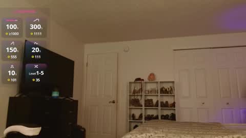 Snapshot of dirtylilsusie chatting on 12-06-24, 02:17 Susie   online show from 12-06-24, 02:17