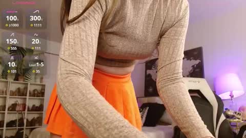 Snapshot of dirtylilsusie chatting on 03-09-25, 06:21 Susie   online show from 03-09-25, 06:21